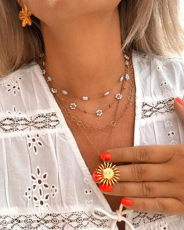 gouden necklace layer met gravering en steentjes