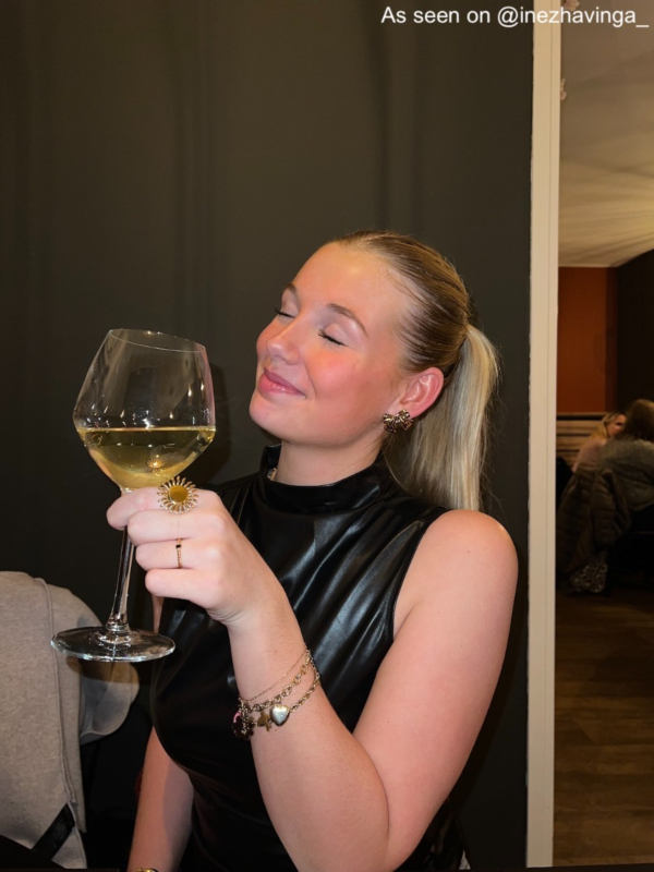 Influencer draagt Finaste ringen