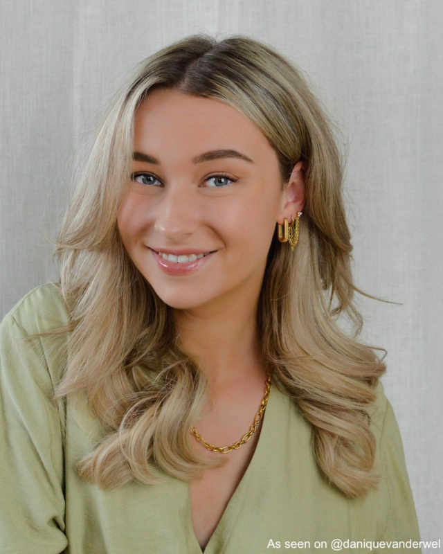 Gouden schakelketting bij model