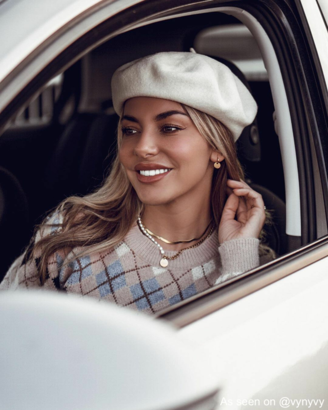 Influencer draagt chain & pearl ketting