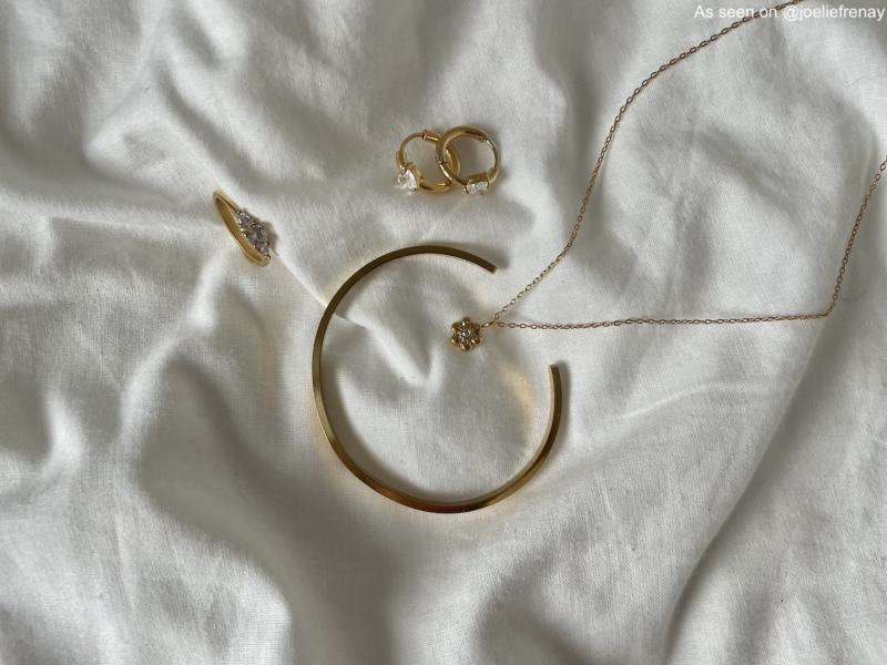 Influencer gouden sieraden