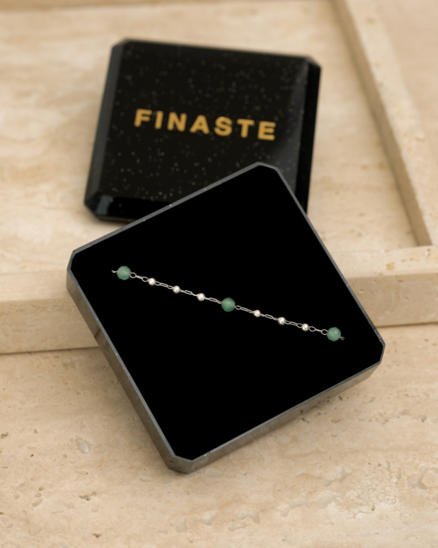 groene bolletjes armband in sieradendoosje