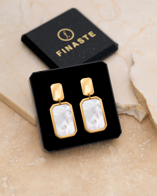 Gouden oorbellen met sea shell