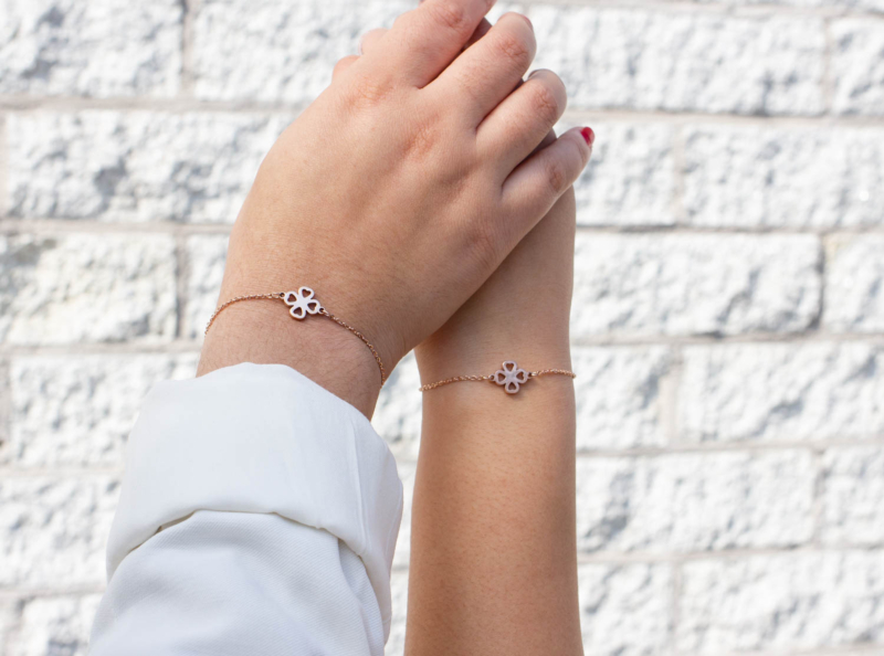 Moeder en dochter sieraad met rose gouden armbandje