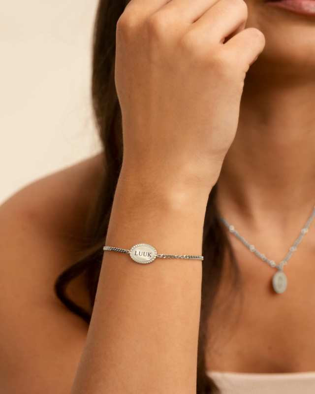 Zilveren armbandje met initialen