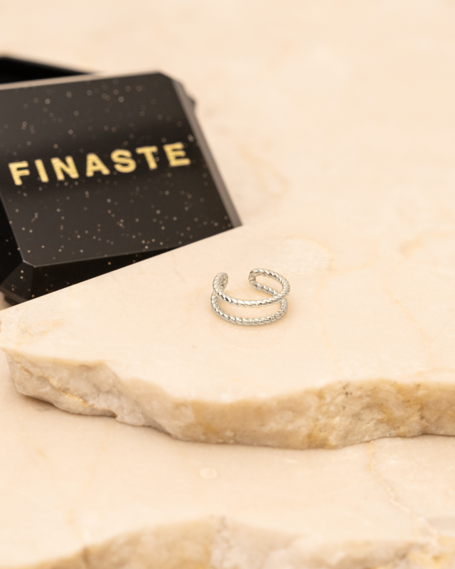 Zilveren dubbele ear cuff gevlochten