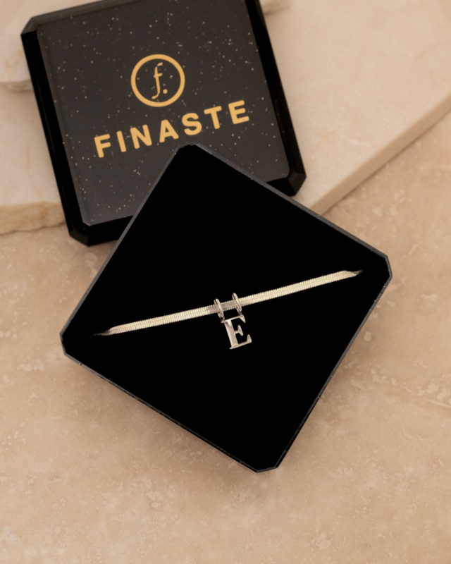 Letter ketting zilver in doosje