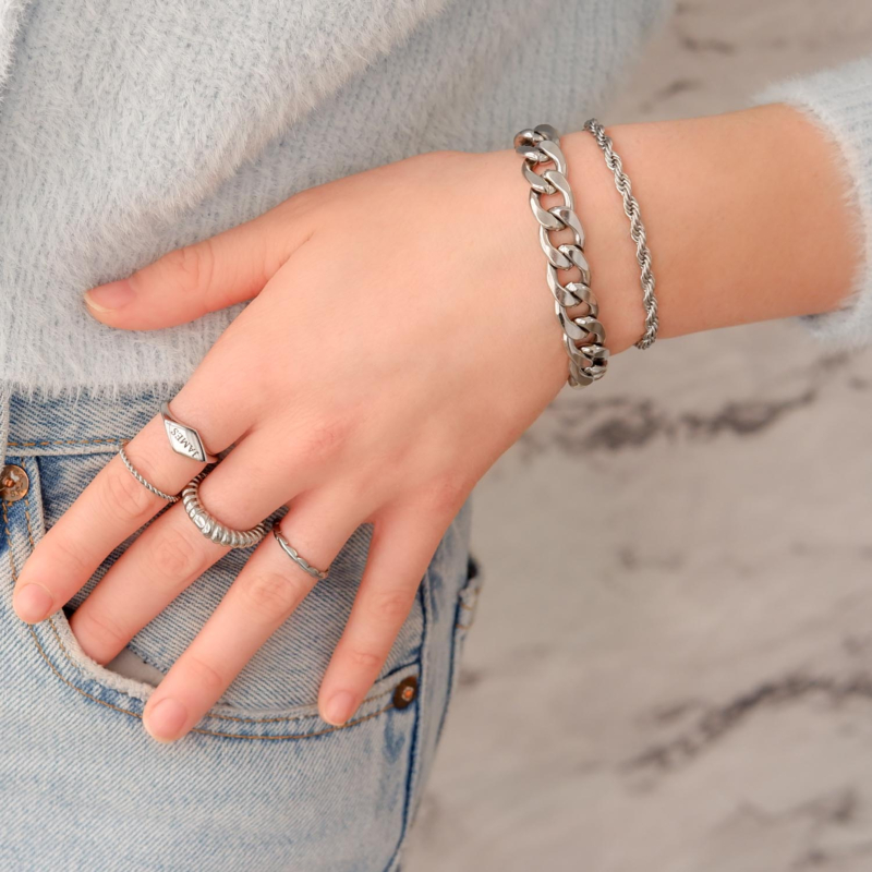 Zilveren armbanden en ringen mix