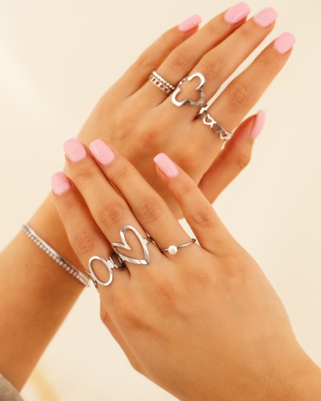 Love heart ring