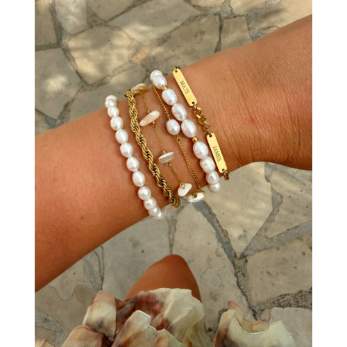 Minimalistische parel armband goudkleurig