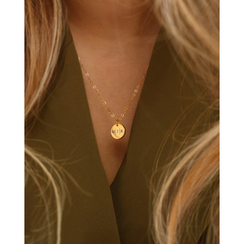 Ketting Met Drie Letters Goud Kleurig