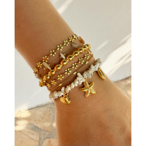 Gouden armparty met zomerse details