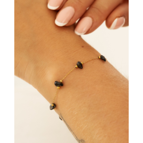 Armband zwarte steentjes goudkleurig