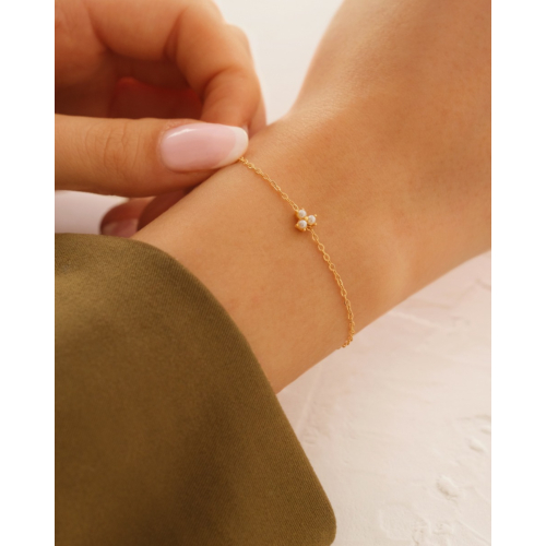 Armband triple pearl goudkleurig