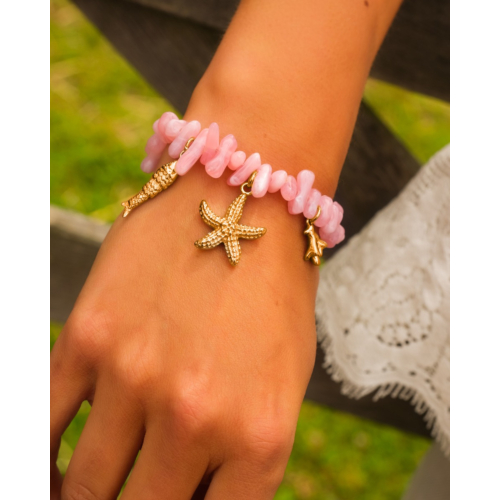 Kralenarmband roze met zomer bedels goudkleurig