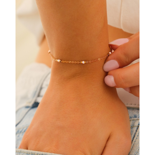 Armband met witte schakels goudkleurig