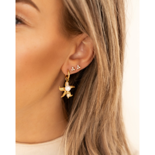 Stud oorbellen triple pearl goudkleurig
