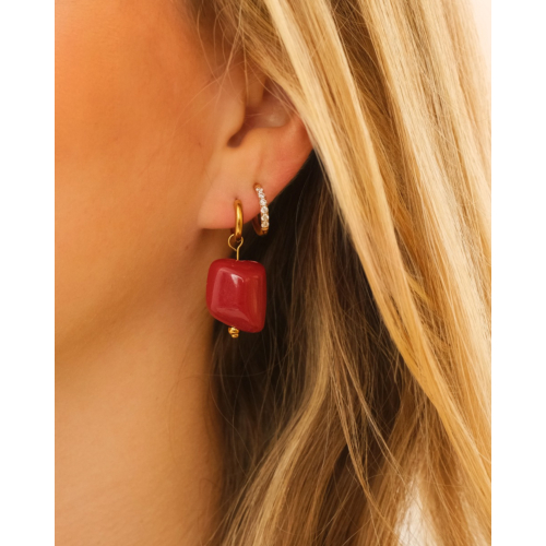 Vintage oorbellen met rode steen goudkleurig
