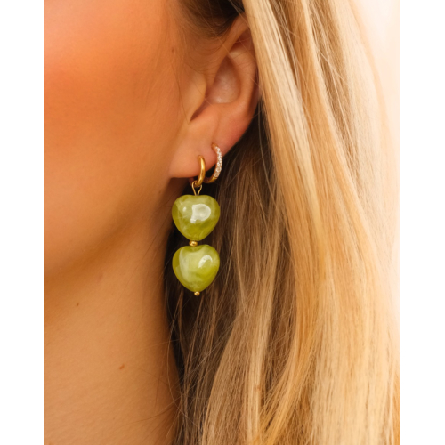 Dubbele hartjes oorbellen groen goudkleurig