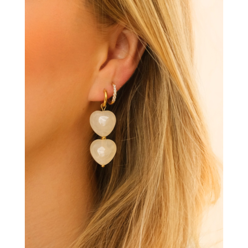 Dubbele hartjes oorbellen wit goudkleurig