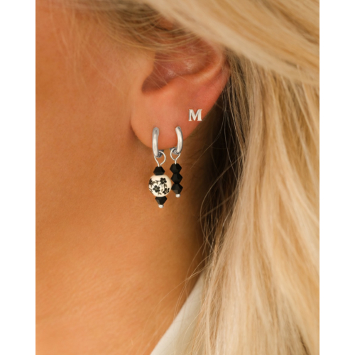 Mini oorbellen zwart wit 