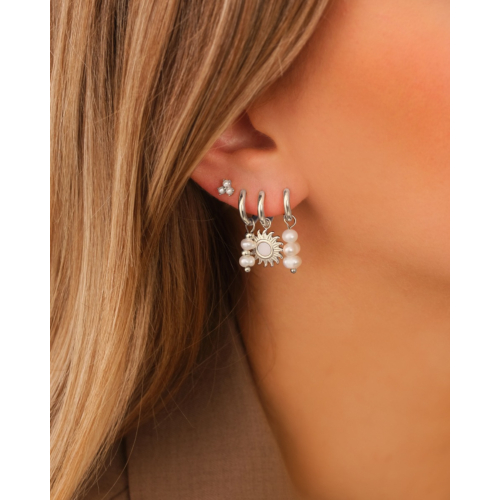 Stud oorbellen triple pearl
