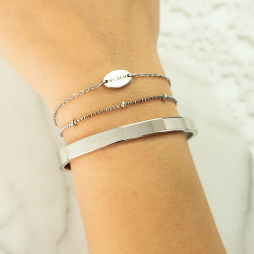 Trendy armbandje met 4 letters