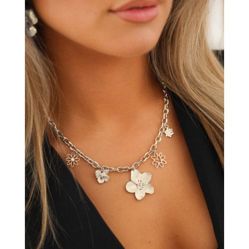 Bedelketting met bloemetjes