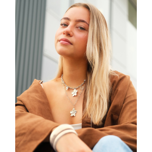 Bedelketting met bloemetjes