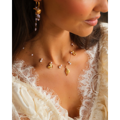 Bedelketting witte steentjes & zee bedels goudkleurig
