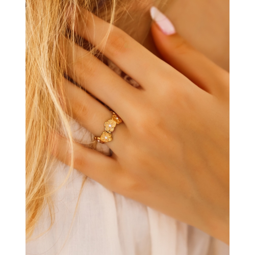 Bloemen ring wit goudkleurig