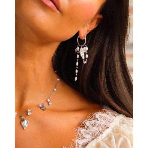 Multi pearl oorbellen met bedeltjes