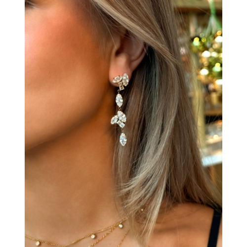 Lange oorbellen met steentjes goudkleurig