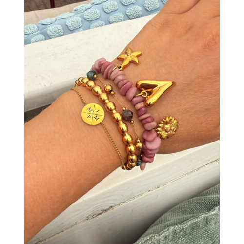 Bedelarmband met roze steentjes goudkleurig