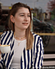 Influencer draagt ketting met parel