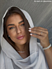 Influencer draagt parel armband