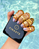 Gouden ringparty bij het water