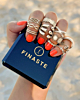 Zilveren ringparty met rode nagels