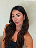 Influencer met oorringetjes earparty