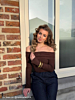 Influencer draagt 3 dubbele gouden ketting