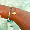 Tennis armband in water