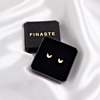 Gouden studs in sieradendoosje