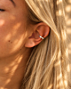 Zilveren bolletjes ear cuff