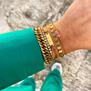 Mix van goudkleurige armbanden