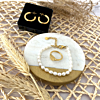 Trendy goudkleurige look met de sieraden van Finaste