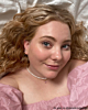 Influencer draagt gouden parel ketting
