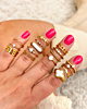 Gouden ringen met witte details