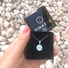 mooie ketting met letters in een sieradendoosje