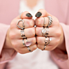 zilveren ring party om vingers vrouw