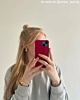 Influencer met gouden Finaste oorbellen. 